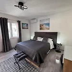 Sandra - * 特罗吉尔