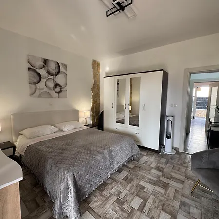 Sandra - Apartment