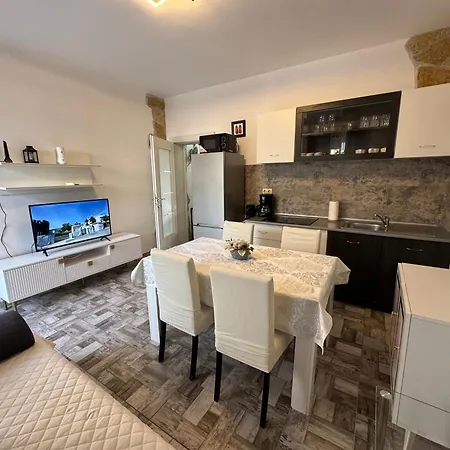 Sandra - Apartment Trogir